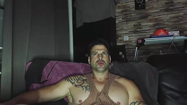 Snapshot of XxBigboybandxX chatting on November 17, 5:28 pm XxBigboybandxX online show from November 17, 5:28 pm