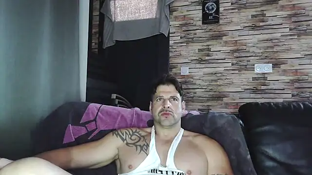 Snapshot of XxBigboybandxX chatting on November 30, 3:46 pm XxBigboybandxX online show from November 30, 3:46 pm