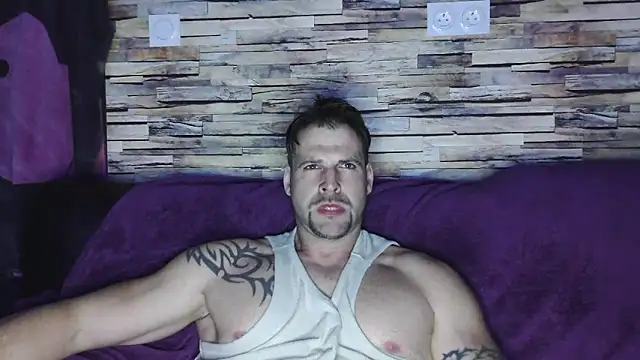 Snapshot of XxBigboybandxX chatting on March 12, 7:36 pm XxBigboybandxX online show from March 12, 7:36 pm