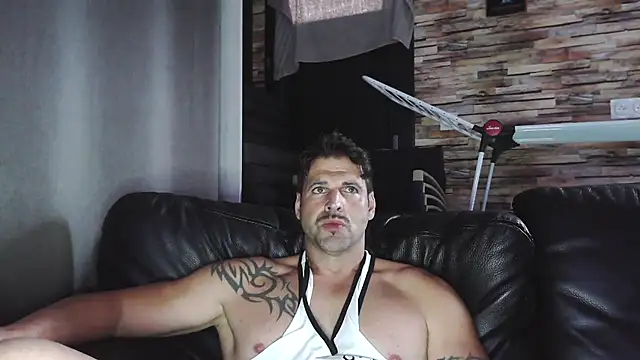 Snapshot of XxBigboybandxX chatting on October 24, 3:44 pm XxBigboybandxX online show from October 24, 3:44 pm