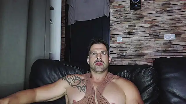 Snapshot of XxBigboybandxX chatting on October 2, 6:00 pm XxBigboybandxX online show from October 2, 6:00 pm