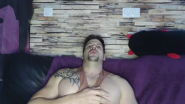 Snapshot of XxBigboybandxX chatting on March 8, 4:50 pm XxBigboybandxX online show from March 8, 4:50 pm