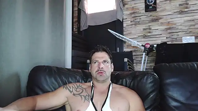 Snapshot of XxBigboybandxX chatting on October 23, 3:32 pm XxBigboybandxX online show from October 23, 3:32 pm