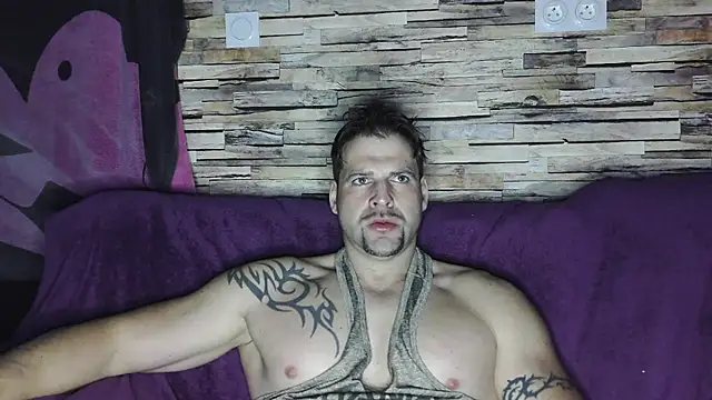 Snapshot of XxBigboybandxX chatting on March 1, 5:52 am XxBigboybandxX online show from March 1, 5:52 am