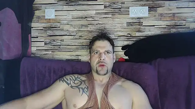 Snapshot of XxBigboybandxX chatting on March 16, 8:32 am XxBigboybandxX online show from March 16, 8:32 am