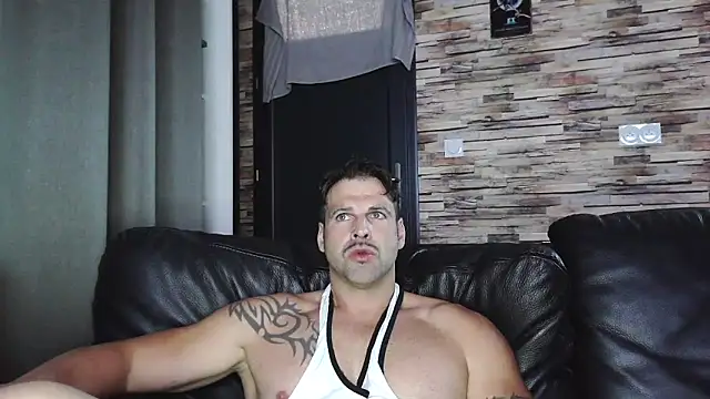 Snapshot of XxBigboybandxX chatting on October 9, 5:02 pm XxBigboybandxX online show from October 9, 5:02 pm