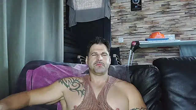 Snapshot of XxBigboybandxX chatting on November 11, 10:54 am XxBigboybandxX online show from November 11, 10:54 am