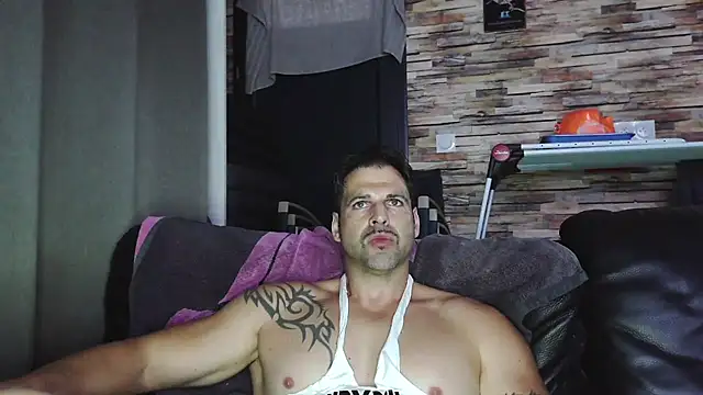 Snapshot of XxBigboybandxX chatting on November 15, 4:11 pm XxBigboybandxX online show from November 15, 4:11 pm