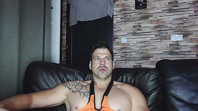 Snapshot of XxBigboybandxX chatting on October 16, 6:10 am XxBigboybandxX online show from October 16, 6:10 am