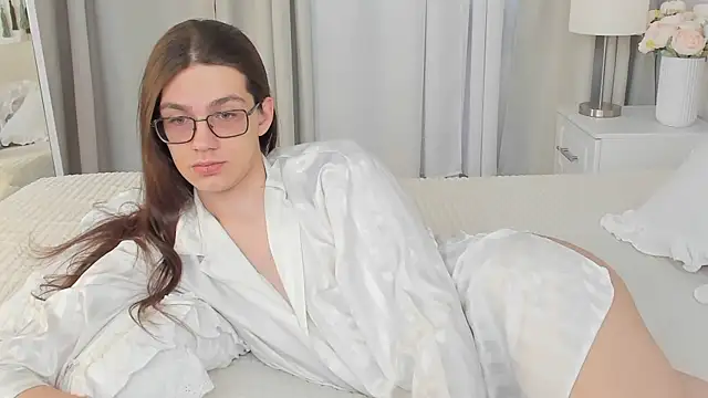 Alfreda Mills online show from April 3, 10:43 am