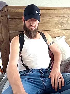 Icebearsticlese online show from February 11, 9:58 pm