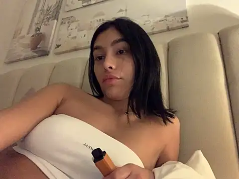 Snapshot of Jacquelinne_ chatting on January 5, 10:19 pm Jacquelinne online show from January 5, 10:19 pm