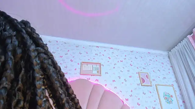 Snapshot of ashlyleee_ chatting on December 28, 3:37 pm ashlyleee online show from December 28, 3:37 pm