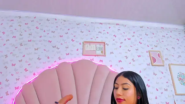 Snapshot of ashlyleee_ chatting on December 17, 3:38 pm ashlyleee online show from December 17, 3:38 pm