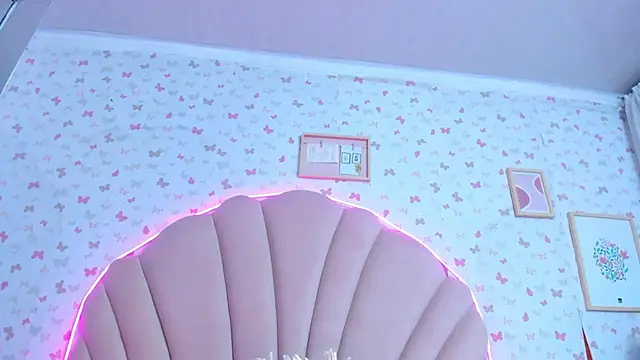 Snapshot of ashlyleee_ chatting on December 31, 3:31 pm ashlyleee online show from December 31, 3:31 pm