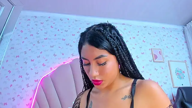 Snapshot of ashlyleee_ chatting on January 8, 12:26 pm ashlyleee online show from January 8, 12:26 pm