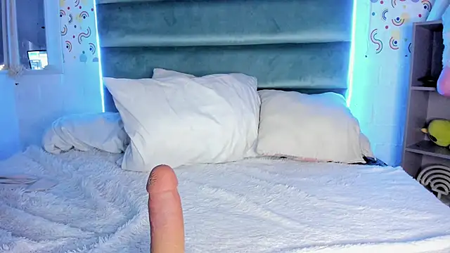 Snapshot of MelodiLovee_ chatting on February 18, 3:41 pm MelodiLovee online show from February 18, 3:41 pm