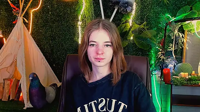 Snapshot of TinaDavil chatting on February 24, 2:04 pm TinaDavil online show from February 24, 2:04 pm