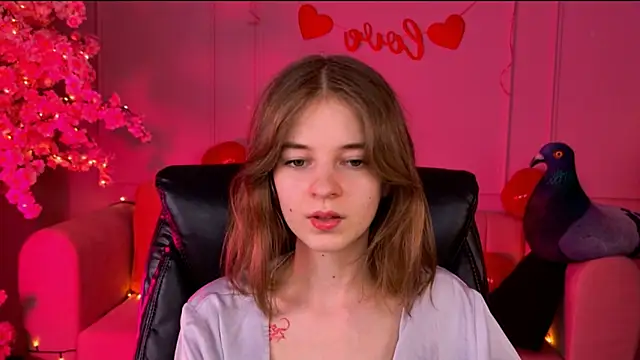 Snapshot of TinaDavil chatting on February 15, 5:17 pm TinaDavil online show from February 15, 5:17 pm