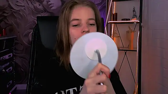 Snapshot of TinaDavil chatting on March 3, 5:41 pm TinaDavil online show from March 3, 5:41 pm