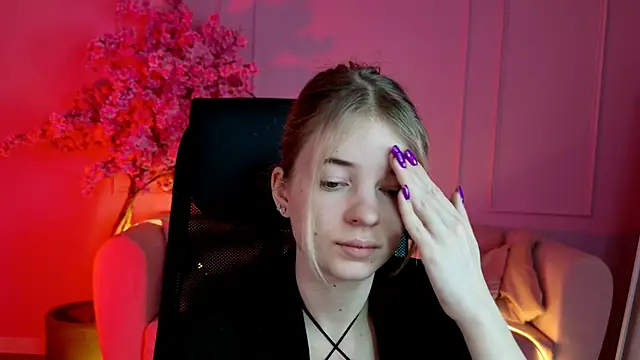 Snapshot of TinaDavil chatting on December 2, 9:11 am TinaDavil online show from December 2, 9:11 am