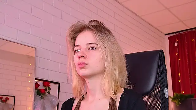 TinaDavil online show from January 19, 1:15 pm