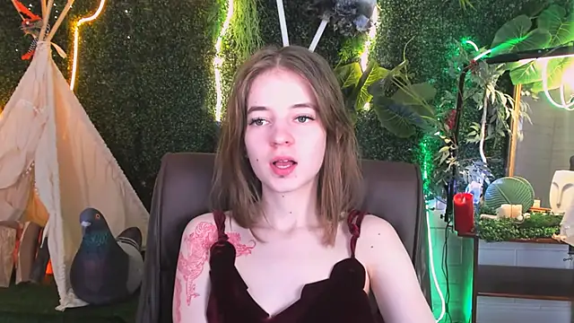 Snapshot of TinaDavil chatting on February 25, 2:04 pm TinaDavil online show from February 25, 2:04 pm