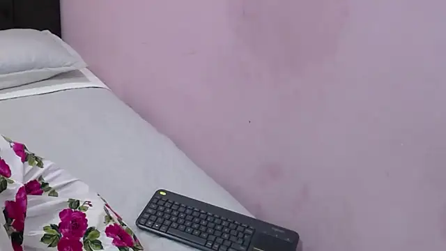 karolinee 66  online show from January 14, 7:17 pm