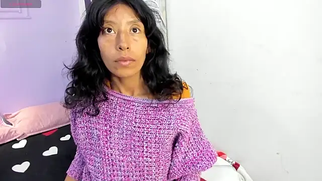 karolinee 66  online show from December 4, 3:27 am