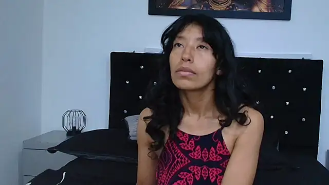 karolinee 66  online show from April 1, 4:03 am