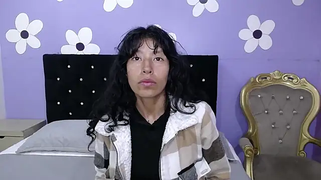 karolinee 66  online show from February 10, 3:49 am