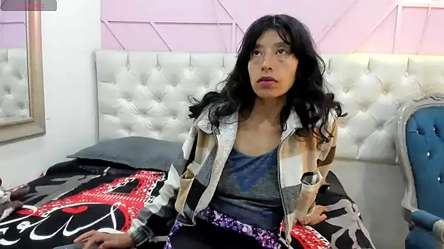 karolinee 66  online show from April 19, 4:24 am