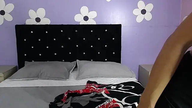 karolinee 66  online show from February 5, 3:57 am