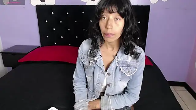 karolinee 66  online show from February 15, 4:02 am