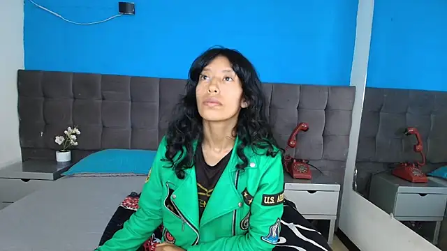 karolinee 66  online show from March 29, 4:14 am