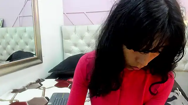 karolinee 66  online show from April 14, 4:17 am