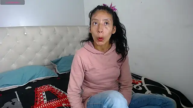 karolinee 66  online show from December 20, 3:25 am