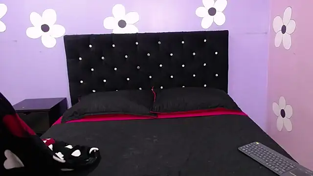 karolinee 66  online show from February 26, 3:50 am