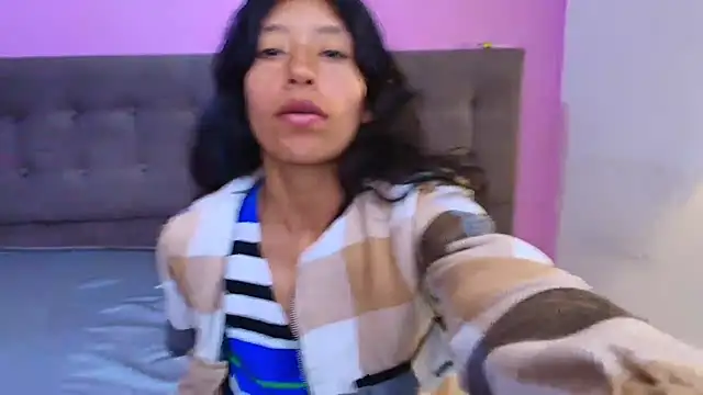 Snapshot of karolinee_66_ chatting on June 17, 3:28 am karolinee 66 online show from June 17, 3:28 am