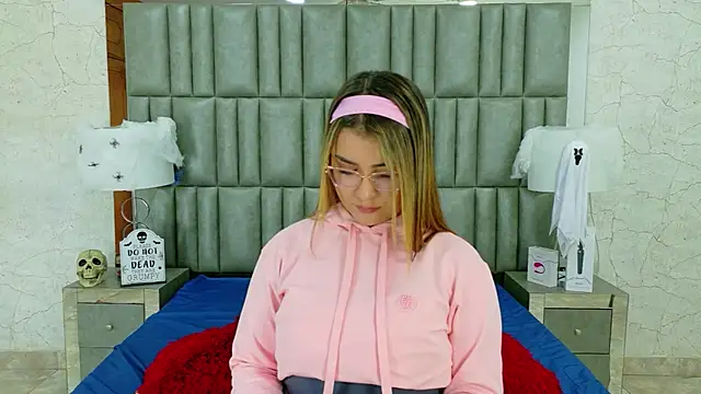 ZoehRoux online show from October 15, 4:11 am