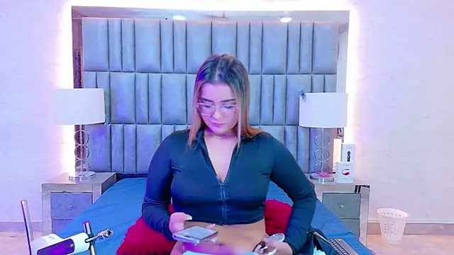 ZoehRoux online show from November 25, 3:51 am