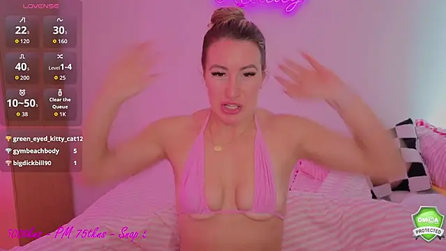 Snapshot of Daisydelicious chatting on June 25, 9:03 am Daisydelicious online show from June 25, 9:03 am