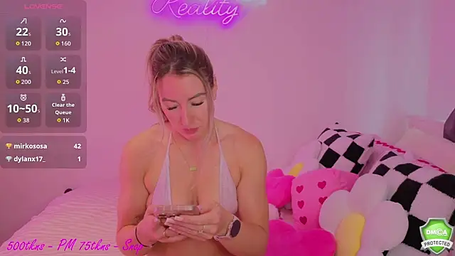 Snapshot of Daisydelicious chatting on June 11, 8:22 am Daisydelicious online show from June 11, 8:22 am
