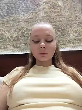 Snapshot of Ekaterina27 chatting on July 6, 9:05 am Ekaterina27 online show from July 6, 9:05 am