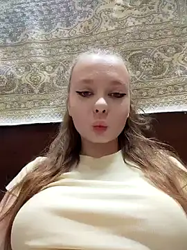 Snapshot of Ekaterina27 chatting on June 29, 7:37 am Ekaterina27 online show from June 29, 7:37 am
