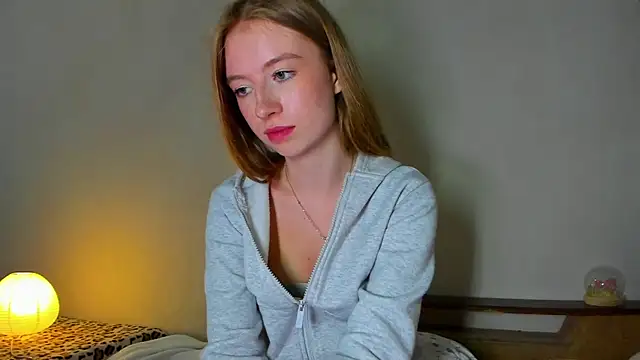 minidivaa  online show from May 11, 11:57 pm