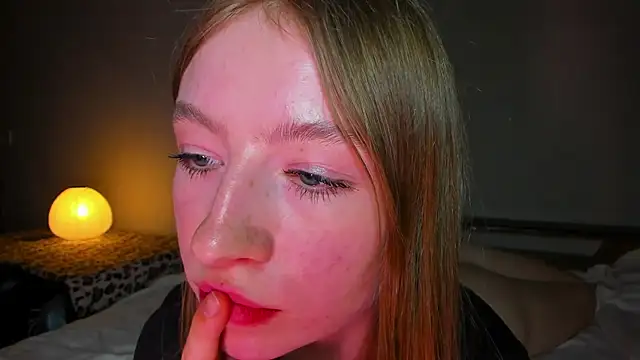 minidivaa  online show from April 2, 7:20 pm