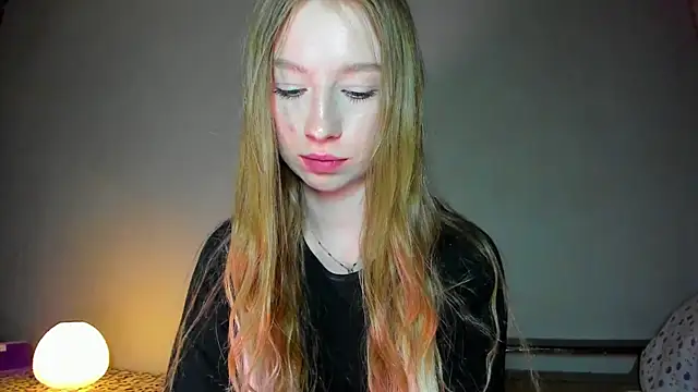 minidivaa  online show from April 14, 8:47 pm