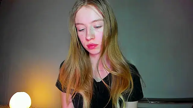 minidivaa  online show from April 8, 7:59 pm