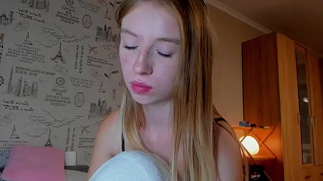 minidivaa  online show from September 13, 7:25 pm